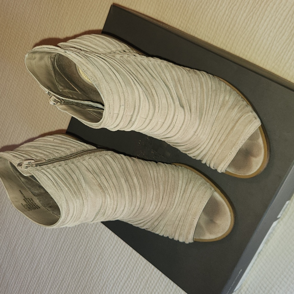 Vince Camuto bootie/peep toe sandal, French taupe suede